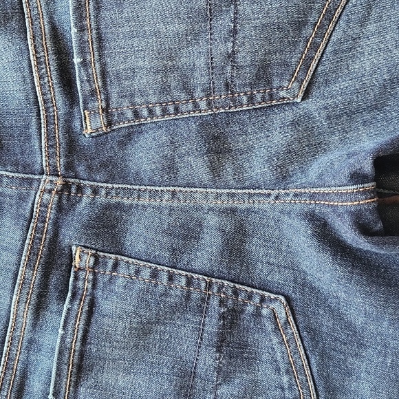 American Eagle Outfitter. Jean shorts. Size 4. MIDI - Picture 8 of 16